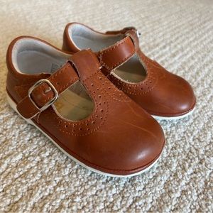 L’Amour Tstrap Mary Janes size toddler 5. Cognac leather. Velcro strap.